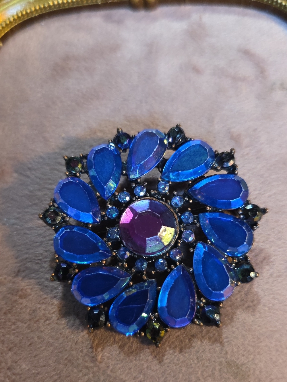 Vintage 1950s Blue Rhinestone Starburst Wreath Brooch – Aurora Borealis Accents